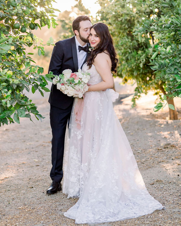 Modern, elegant wedding florals